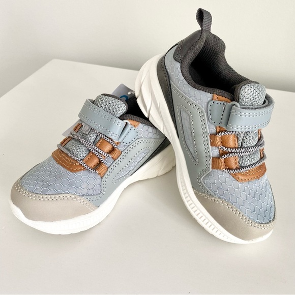 Carter’s Kids' Neutral Gray and Brown Sneakers Toddler 8 NWT - Picture 1 of 3